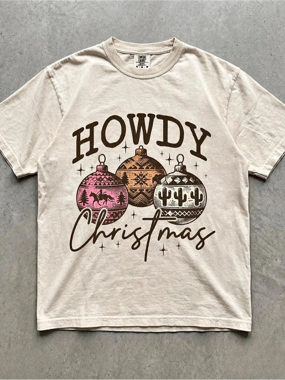 Comfort Colors Howdy Christmas Graphic Tee in Ivory